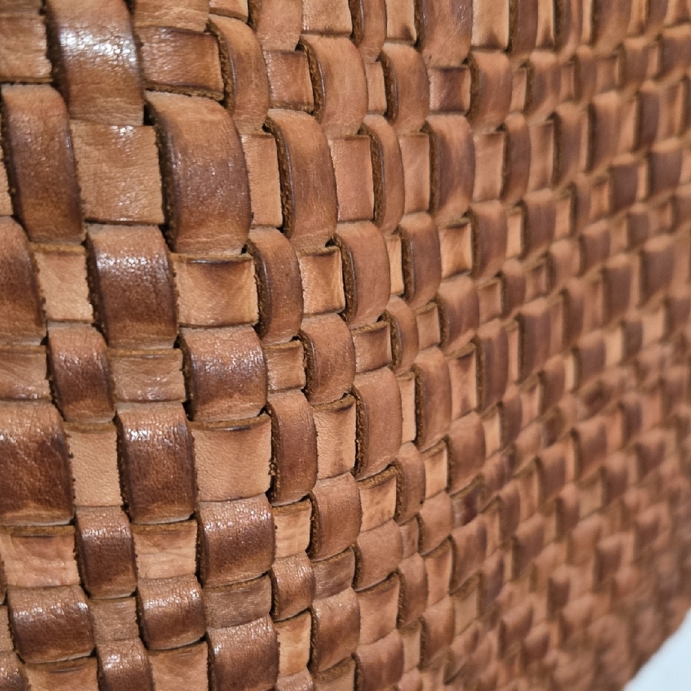 🏠 Vilenca Holland Elegant Brown Woven Adjustible Strap Crossbody Bag - Picture 4 of 13